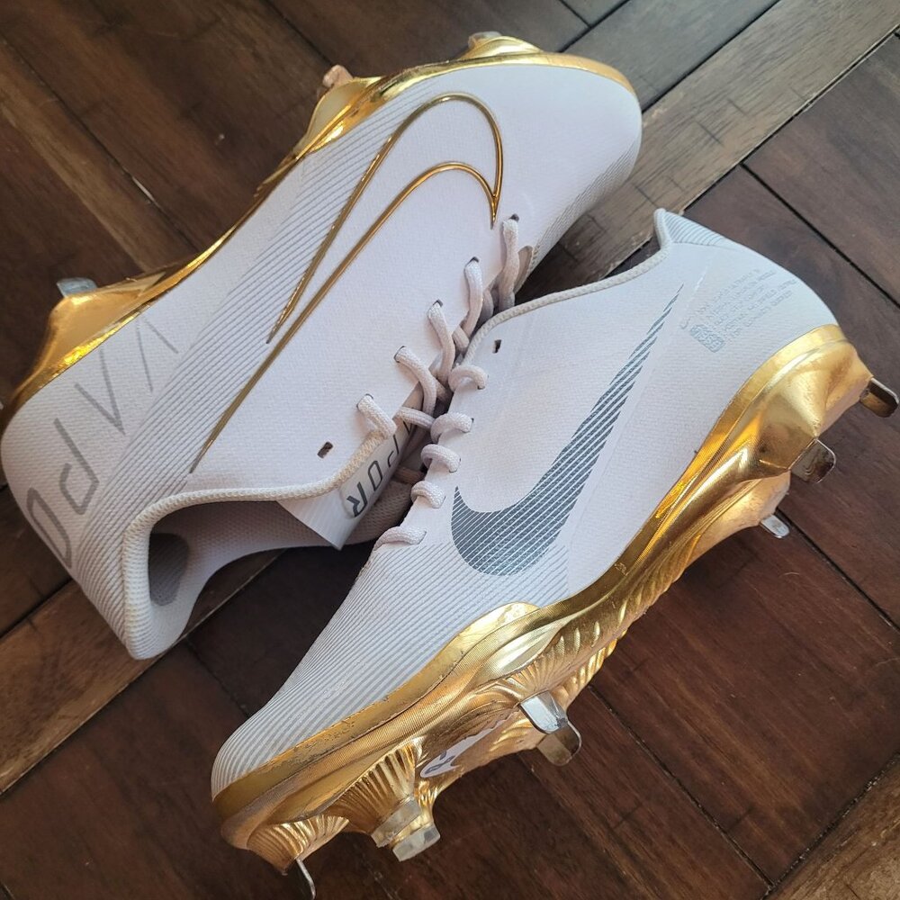Nike Men's White and Gold Athletic Cleats
